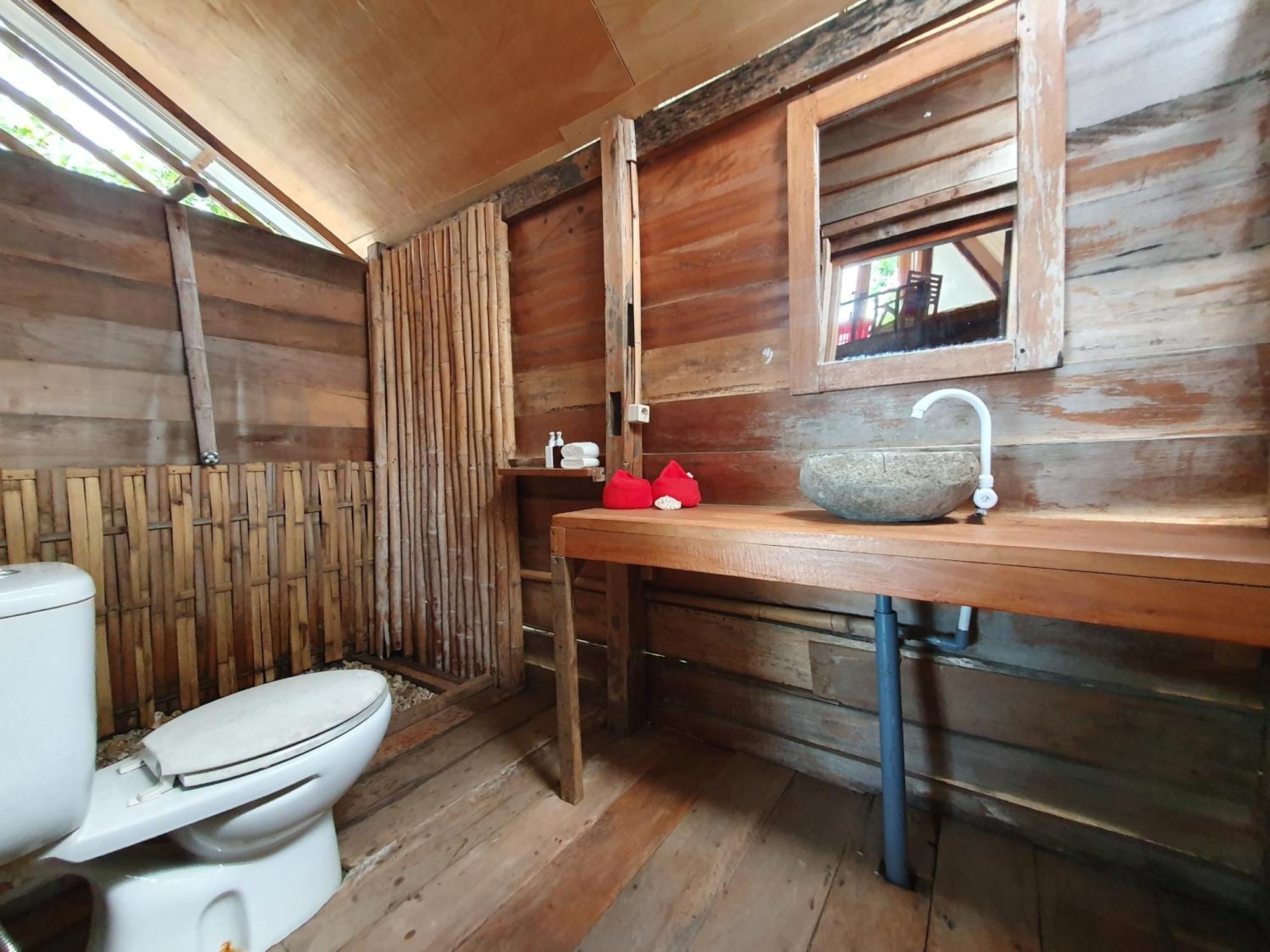 Sunset Moyo Bungalows Moyo Island Exterior photo