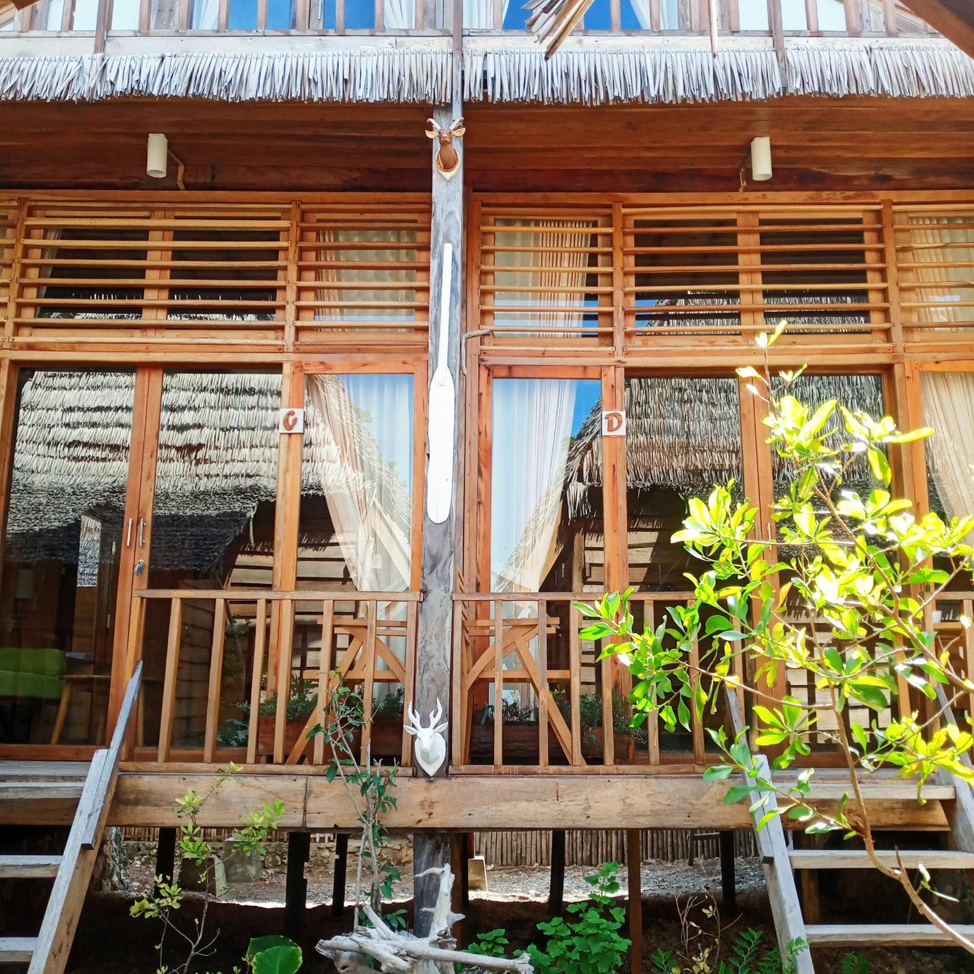 Sunset Moyo Bungalows Moyo Island Exterior photo