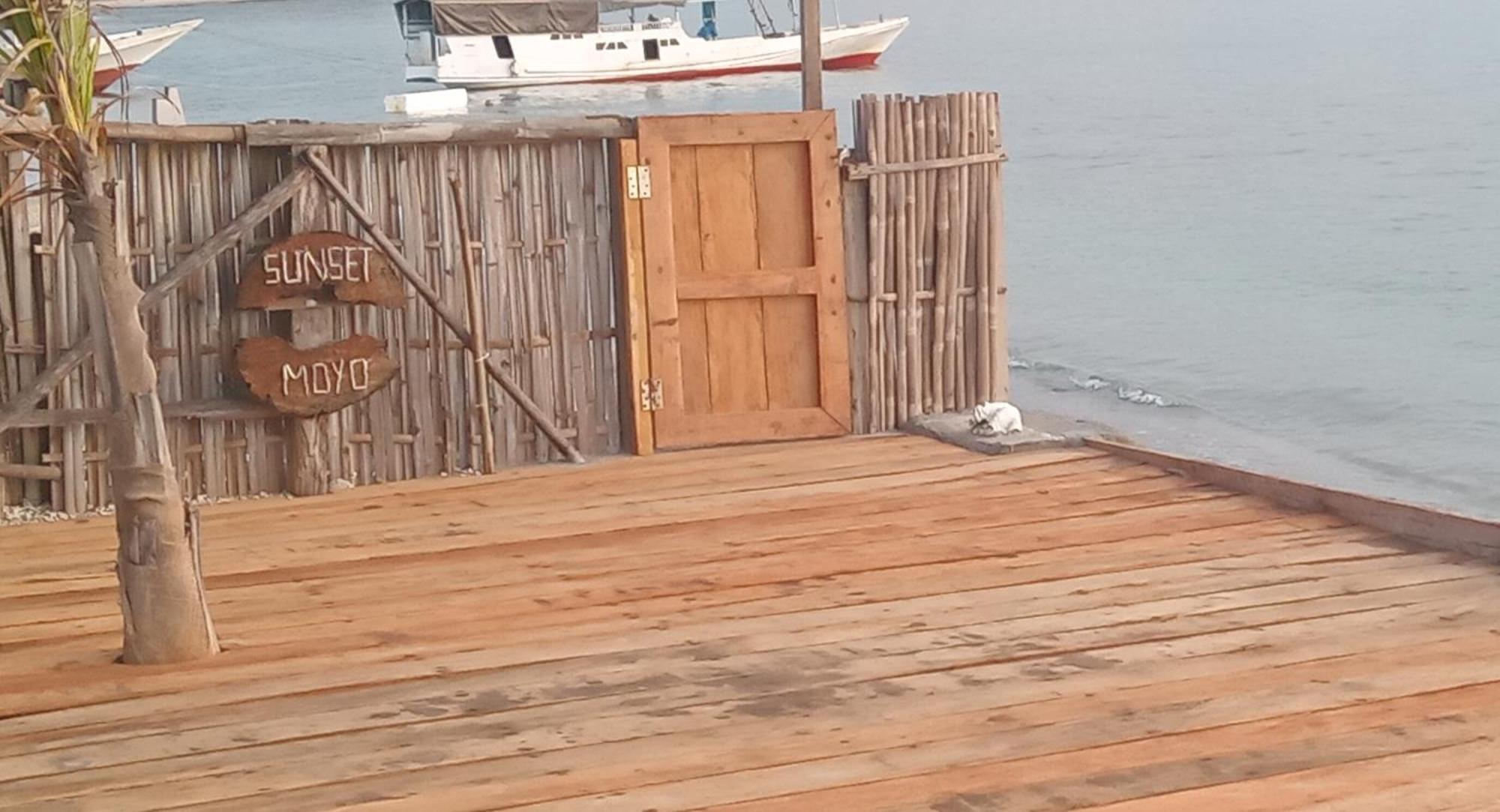 Sunset Moyo Bungalows Moyo Island Exterior photo